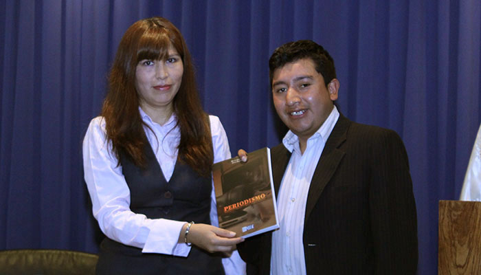 presentacion-libro-de-periodismo-unmsm4