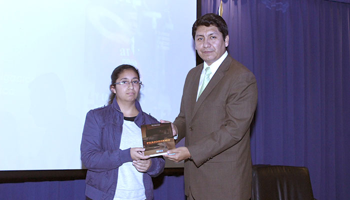 presentacion-libro-de-periodismo-unmsm9
